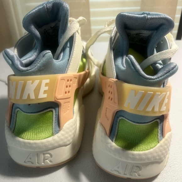 Nike Huarache SE - Picture 2 of 3